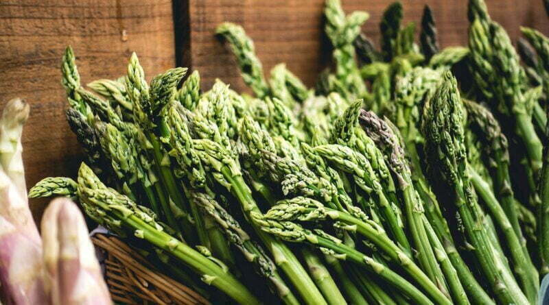 Asparagus at farmers' market