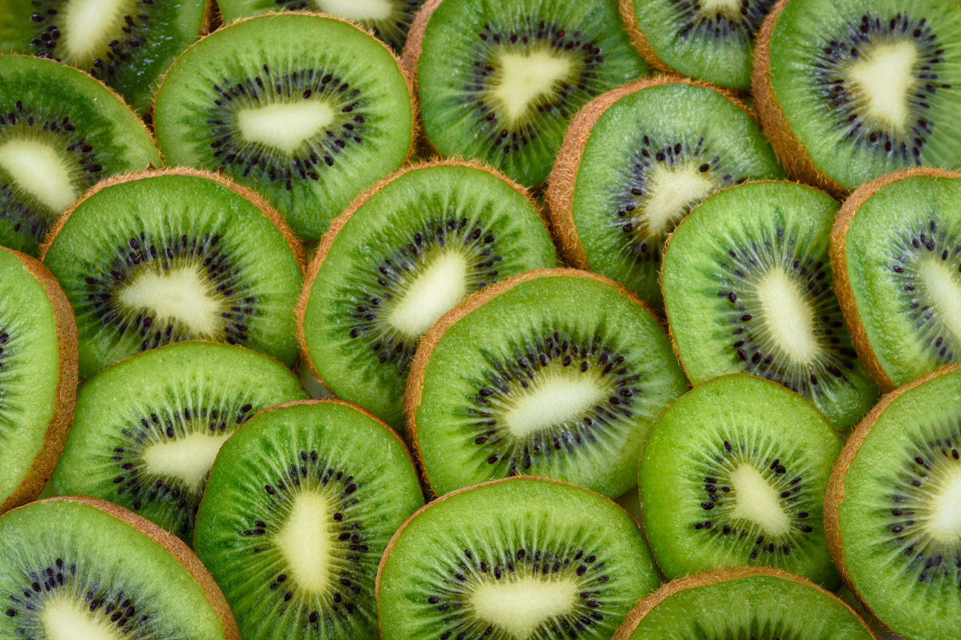 sliced kiwi fruits